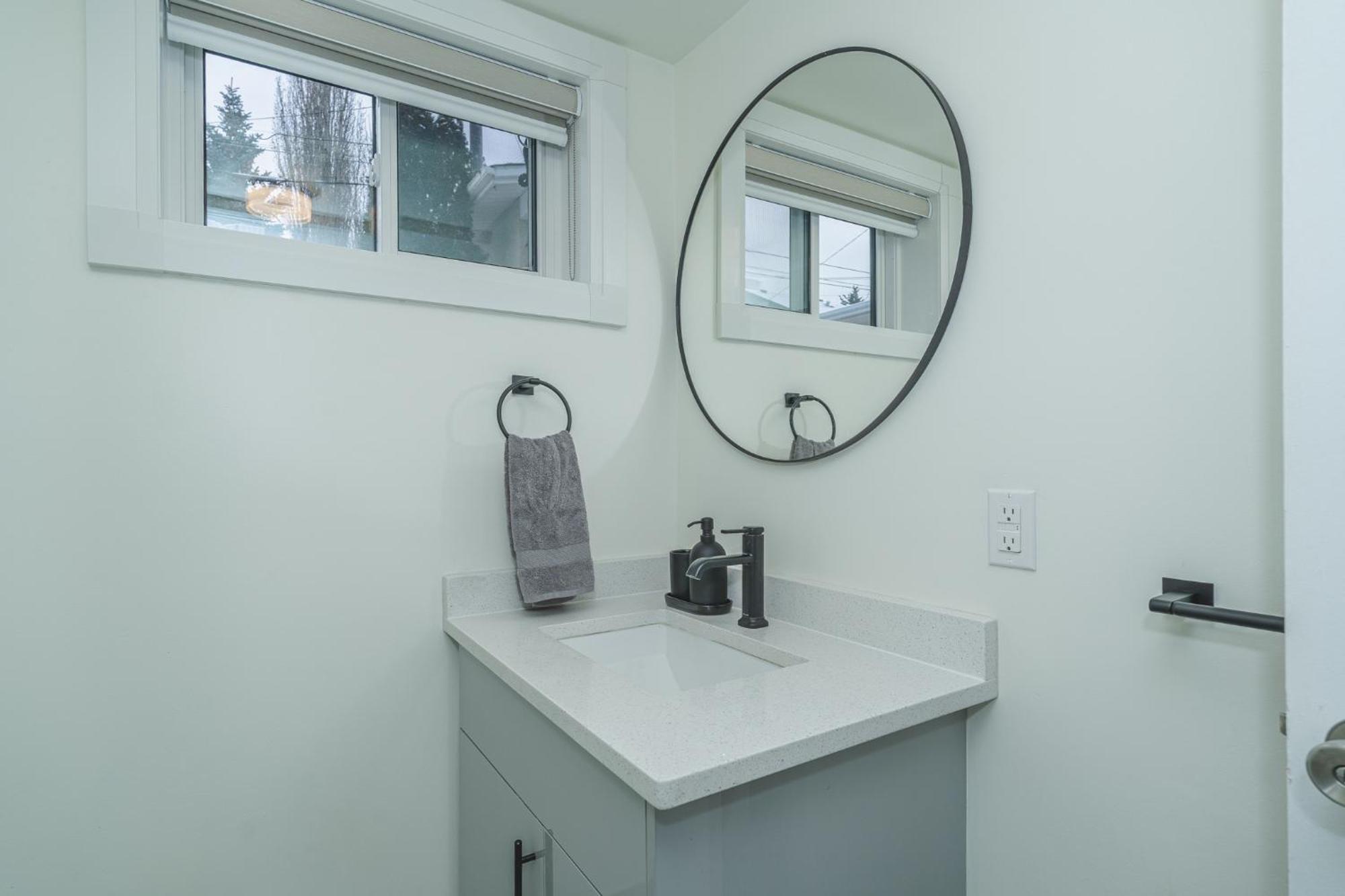 Central Edmonton Family Friendly Home Esterno foto